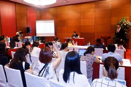 APEC政策支持小组公布题为“全球化：利与弊及政策的作用”的APEC发展趋势报告。（图片来源：越通社）