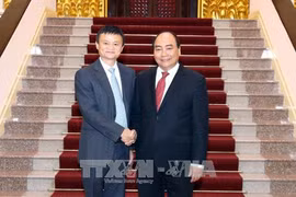 政府总理阮春福会见阿里巴巴总裁马云