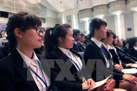 出席日本护士及护理人员开学典礼的学员（图片来源：越通社）