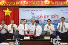 越南通讯社与平阳省之间信息合作协议签字仪式。