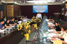 越南劳动荣军社会部代表在新闻发布会上发表讲话。