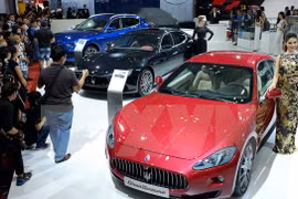 展会上展示的汽车。