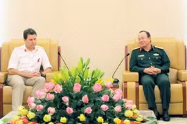 越南与英国加强防务合作