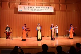 “2017年堺市越南春节”文艺表演活动的文艺节目（图片来源：越南外交部官方网站）