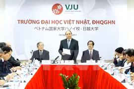阮春福发表讲话。