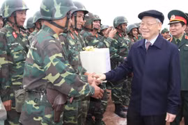 越共中央总书记阮富仲来到第一区国家射击场调研视察