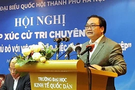 河内市委书记黄忠海在见面会上发表讲话。​（图片来源：http://vietnamnet.vn）