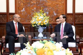 越南国家主席陈大光会见即将卸任前来辞行拜会的古巴驻越特命全权大使埃米尼奥·洛佩斯·迪亚兹。
