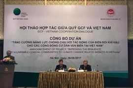 越南计划与投资部同联合国开发计划署（UNDP）和绿色气候基金（GCF）在河内联合举办研讨会。（图片来源：越通社）