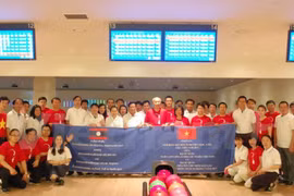 越老两国驻韩大使馆干部人员合影。