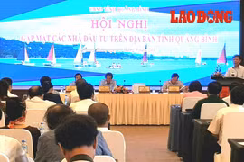 广平省领导与200家企业代表举行对话。（图片来源：http://laodong.vn）