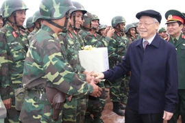 越共中央总书记阮富仲来到第一区国家射击场调研视察