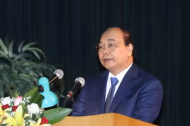 越南政府总理阮春福在国防学院2017-2018学年开学典礼发表讲话。（图片来源：越通社）