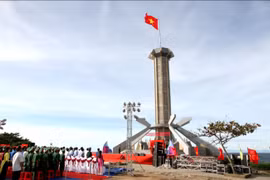 广治省省昏果岛县旗台正式落成。