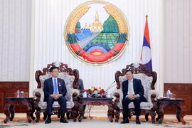 老挝总理通伦·西苏里会见越南司法部代表团