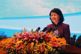 越南国家副主席邓氏玉盛：将竞赛奖励工作与中央各项决议和指示相结合
