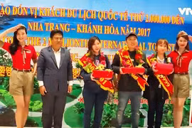 庆和省喜迎2017年第200万名国际游客