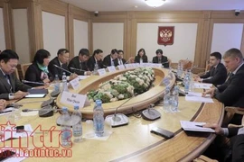 越南国会对外委员会代表团与俄方举行工作会谈