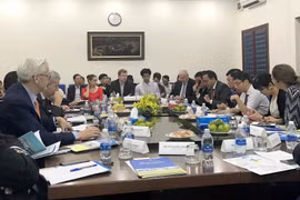 向外境外合作伙伴介绍永隆省的潜力与优势