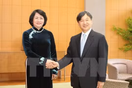 越南国家副主席邓氏玉盛（左）和日本皇太子德仁（图片来源：越通社）