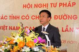 越南司法部部长黎成龙在会上发言。