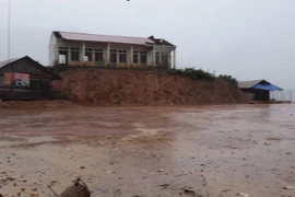 连日来越南多地遭遇暴雨洪水灾害造成重大人员和财产损失。