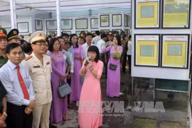 “黄沙长沙归属越南”地图资料展在乂安省举行。（图片来源：越通社）