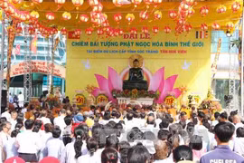 世界和平玉佛恭迎大典在朔庄省举行（图片来源：越通社）