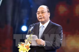 越南政府总理阮春福在会议上发表讲话。（图片来源：越通社）