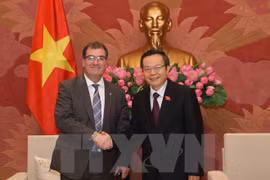 越南国会副主席冯国显会见加拿大联邦议会众议院