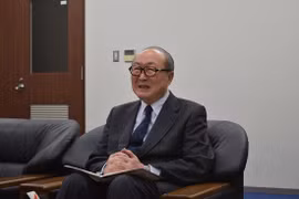 明仁天皇的新闻秘书高岛肇久（图片来源：越通社）