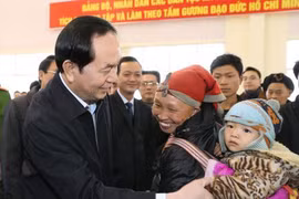 国家主席陈大光慰问老街省优抚家庭及贫困户（图片来源：越通社）