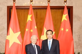 越共中央总书记阮富仲会见中国国务院总理李克强。(图片来源：越通社）