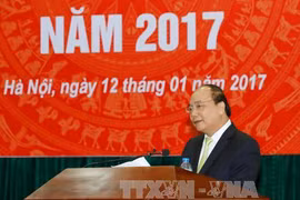 阮春福总理在会上发表讲话。