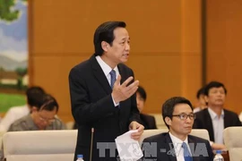 越南劳动荣军与社会部部长陶玉荣回答质询