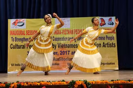第九届越南-印度人民友好联欢会文艺节目。（图片来源：越通社）