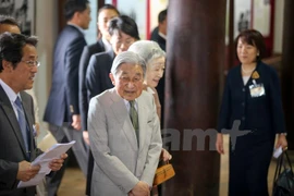 日本天皇明仁和皇后参观越南文庙国子监（图片来源：越通社）