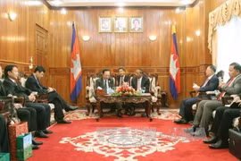 越共中央委员、公安部副部长阮文成上将与柬埔寨内政部国务秘书乌金沥举行工作会谈。（越通社—VNA）​