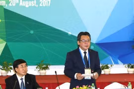 越南农业与农村发展部国际合作司司长陈金龙在APEC农业技术合作工作组会议上发言。