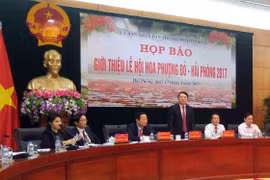 介绍2017年海防凤凰花节相关消息的新闻发布会