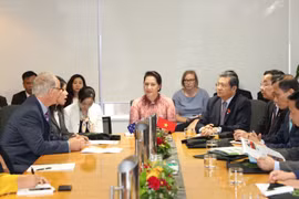 阮氏金银造访澳大利亚部分研究中心