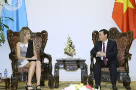 政府副总理王廷惠（右）会见荷兰王后马克西玛。