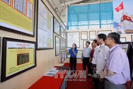 游客在展会参观。（图片来源：越通社）