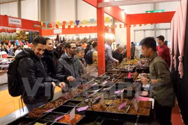 越南企业参加意大利国际手工艺品展销会