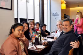 旅法越南人协会向国内受灾民众捐款