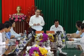 阮善仁与茶荣省领导举行工作座谈会（图片来源：越通社）