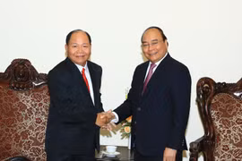 阮春福总理会见老挝内政部部长坎曼•舒魏勒