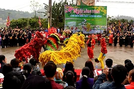 附图：2017年谅山省春节庙会与新青寺庙会热闹开庙（图片来源：​越南人民报）