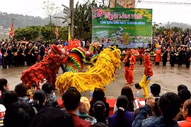 附图：2017年谅山省春节庙会与新青寺庙会热闹开庙（图片来源：​越南人民报）