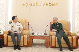 越南国防部副部长阮志咏上将会见日本驻越大使馆武官志度敬太郎（图片来源：越通社）